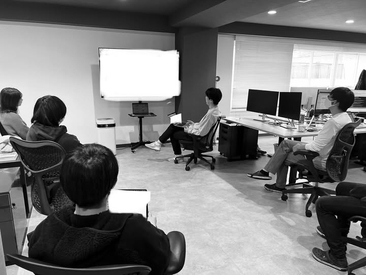 2024年9月の10期決算月の反省会で10年を振り返る。あまりにも長い資料で振り返るのも読むのも大変だった。会社設立背景に対する最初で最後の振り返り。この場所にいた全社員に感謝し、今後の当社の話もした